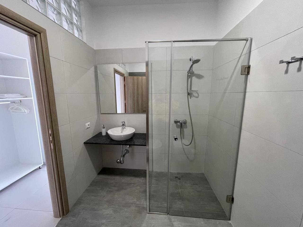 Kristina Bellavista Rooms Sarandë Esterno foto